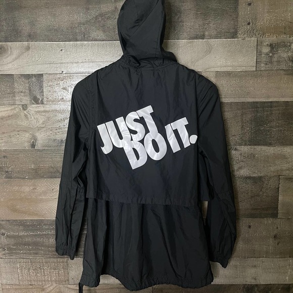 SOLD Nike Sportswear Womens Windbreaker Small - Picture 3 of 3